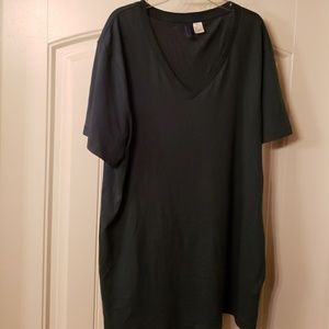 H&M - Men's V-Neck Tee Sz Medium